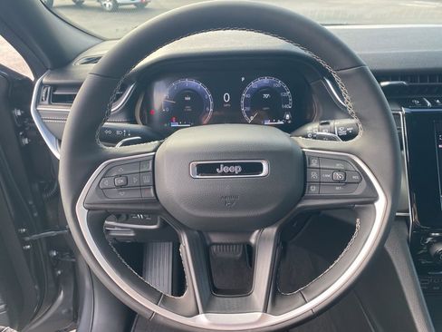 New 2025 Jeep Grand Cherokee Altitude image 16