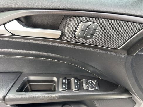 Used 2020 Ford Fusion Titanium image 4
