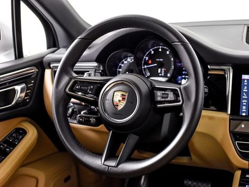 Used 2025 Porsche Macan AWD/4WD image 23