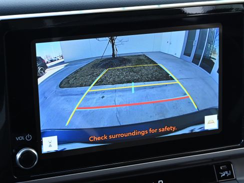 Used 2025 Toyota Camry SE image 15