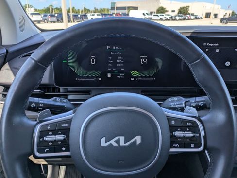 Certified 2025 Kia Carnival EX FWD image 33