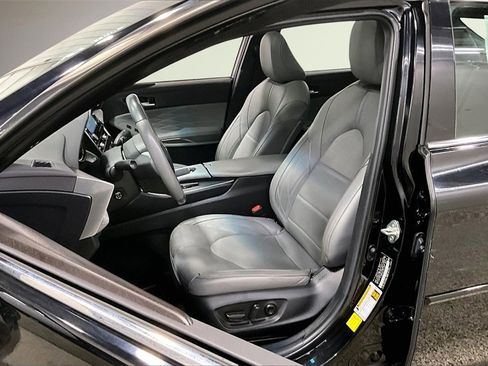 Used 2020 Toyota Avalon Limited image 21