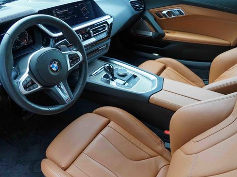 Certified 2025 BMW Z4 M40i w/ Premium Package image 9