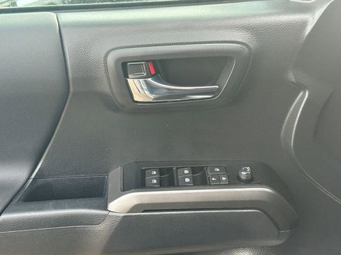 Used 2023 Toyota Tacoma TRD Off-Road image 33