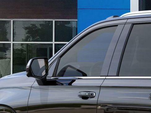 New 2026 Chevrolet Suburban Premier image 12