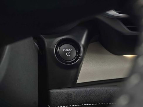 Certified 2025 Toyota Sienna Limited image 30