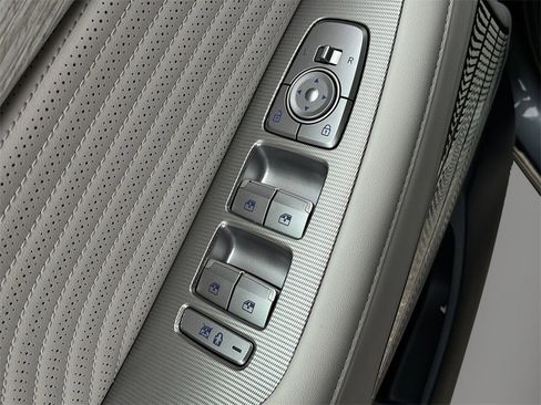 Used 2024 Hyundai Palisade Calligraphy image 30