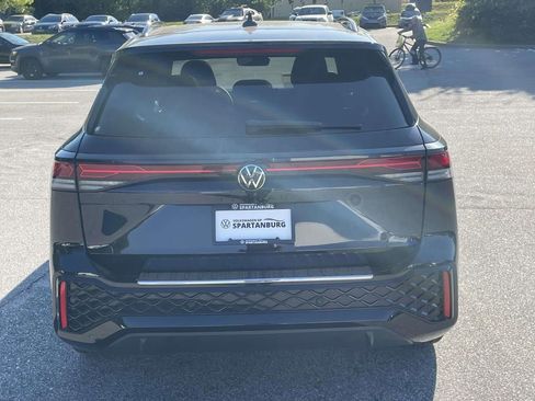 New 2026 Volkswagen Tiguan SE R-Line FWD image 5