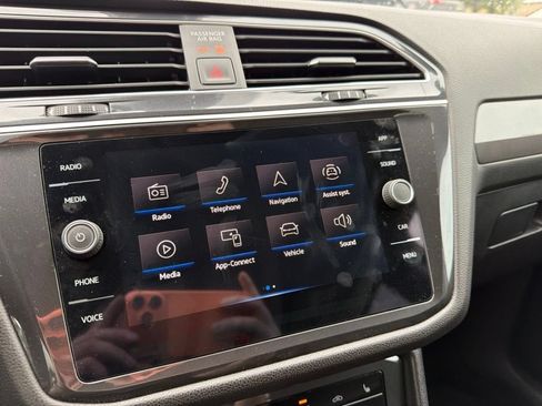 Used 2024 Volkswagen Tiguan SE AWD/4WD image 14