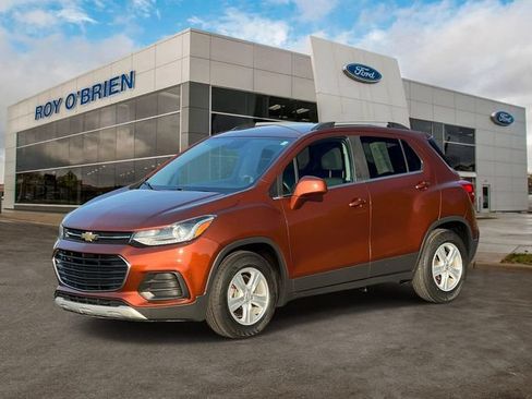 Used 2019 Chevrolet Trax LT FWD image 1
