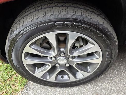 Used 2018 Jeep Grand Cherokee Overland image 39