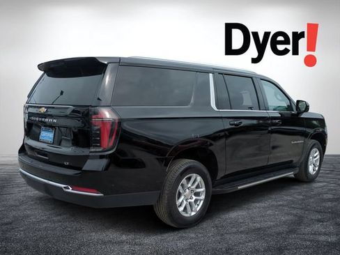 Used 2025 Chevrolet Suburban LT AWD/4WD image 3