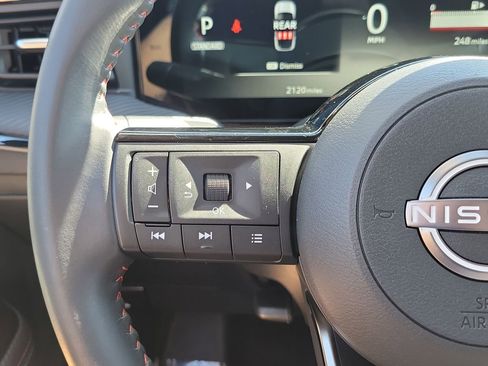 Used 2025 Nissan Kicks SR image 5