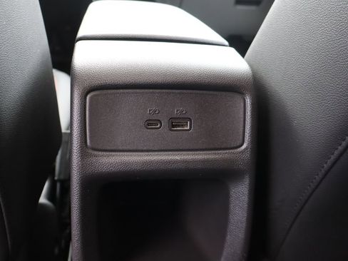 Used 2024 Chevrolet Trax RS w/ Sunroof Package FWD image 21