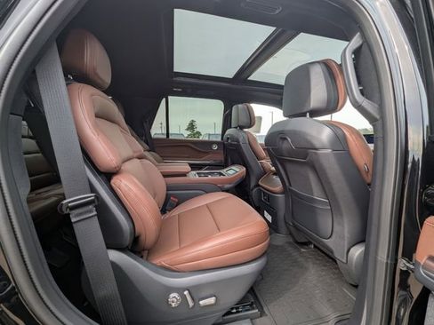 New 2025 Lincoln Navigator Reserve image 33