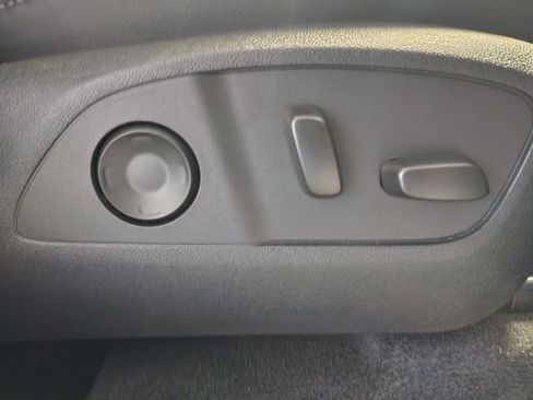 Used 2025 Buick Enclave Preferred image 22