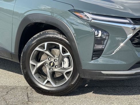 Used 2025 Chevrolet Trax LT w/ Driver Confidence Package image 13