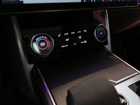 Used 2023 Land Rover Range Rover Autobiography image 18