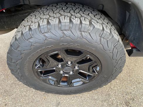 Used 2015 Jeep Wrangler Sport AWD/4WD image 11