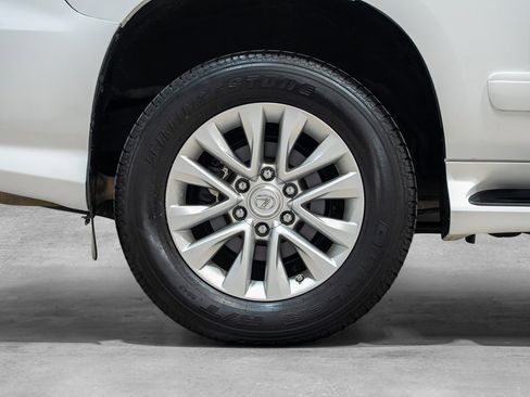 Used 2017 Lexus GX 460 Premium w/ Premium Package image 23