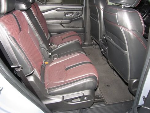 Certified 2025 Honda Pilot Black Edition image 19