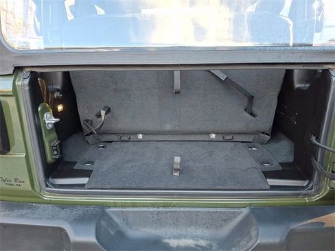 Used 2022 Jeep Wrangler Sport image 32