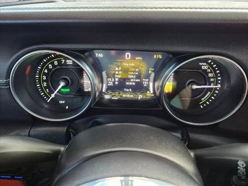 Used 2023 Jeep Wrangler Unlimited Sahara w/ Cold Weather Group AWD/4WD image 21