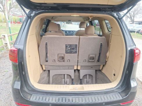 Used 2016 Kia Sedona LX w/ LX Convenience Package image 5