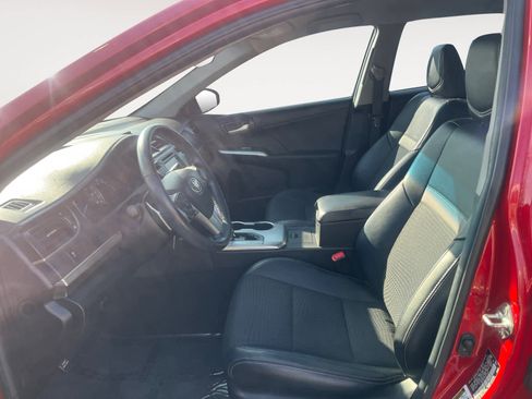 Used 2014 Toyota Camry SE image 9