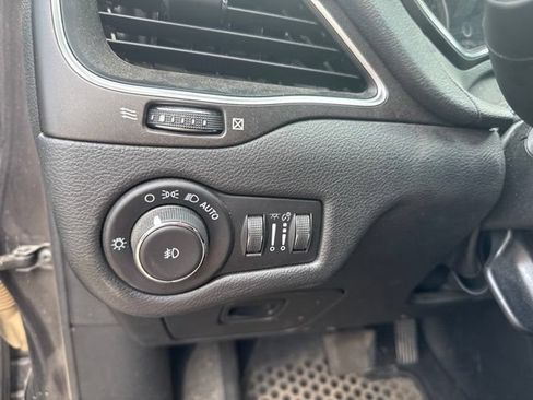 Used 2021 Jeep Cherokee Trailhawk AWD/4WD image 19