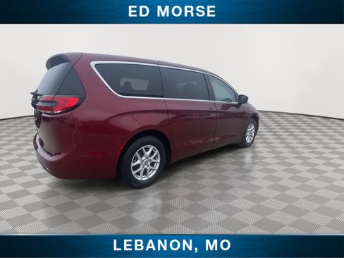 Used 2023 Chrysler Pacifica Touring-L FWD image 8