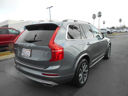 Used 2018 Volvo XC90 T6 Momentum w/ Convenience Package image 2