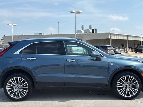 Used 2024 Cadillac XT4 Premium Luxury FWD image 6