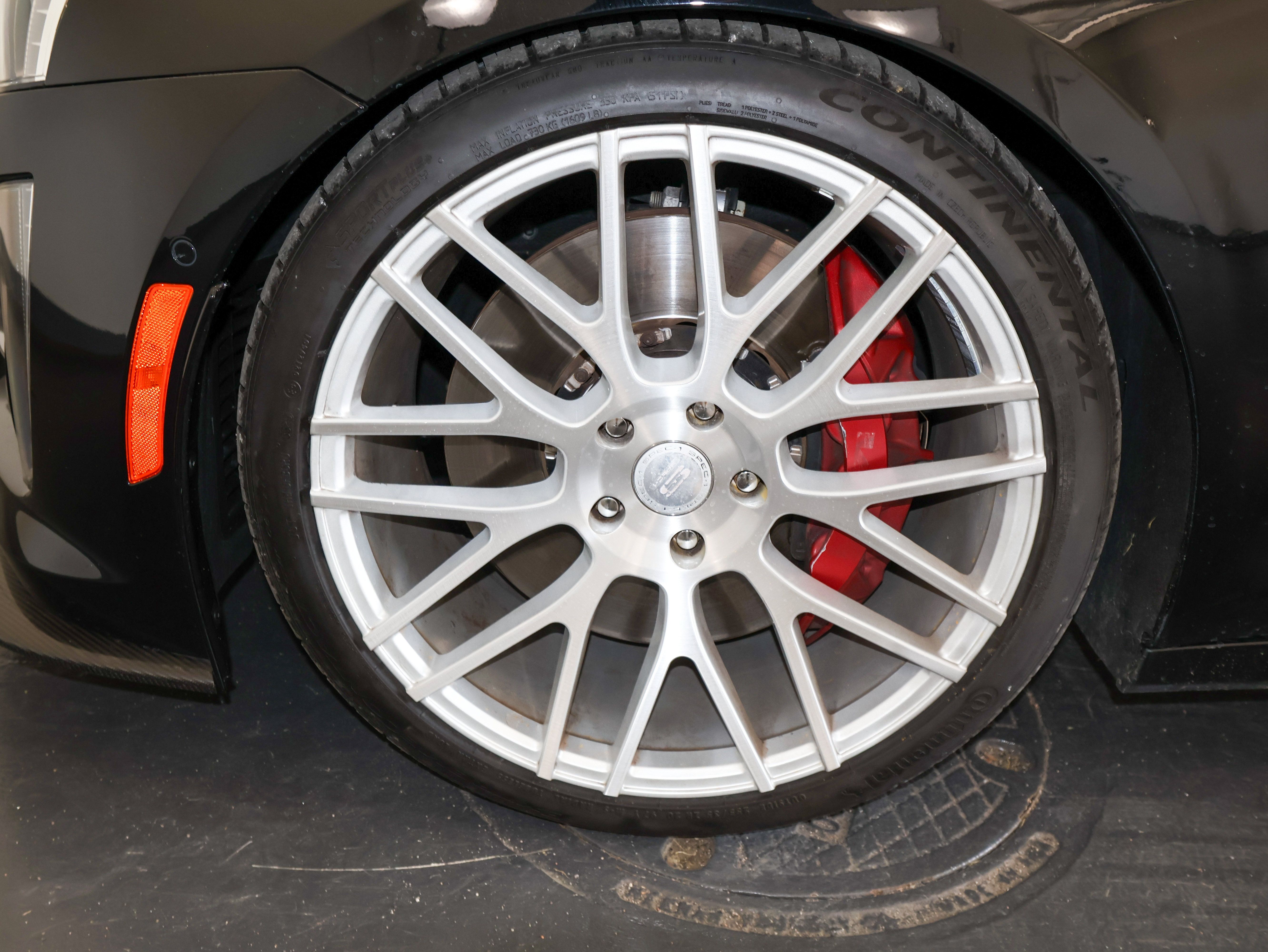 Used 2016 Cadillac CTS V w/ Carbon Fiber Package RWD image 38