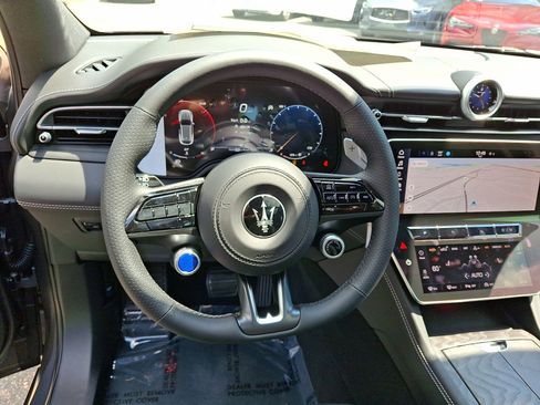 New 2025 Maserati Grecale GT image 17