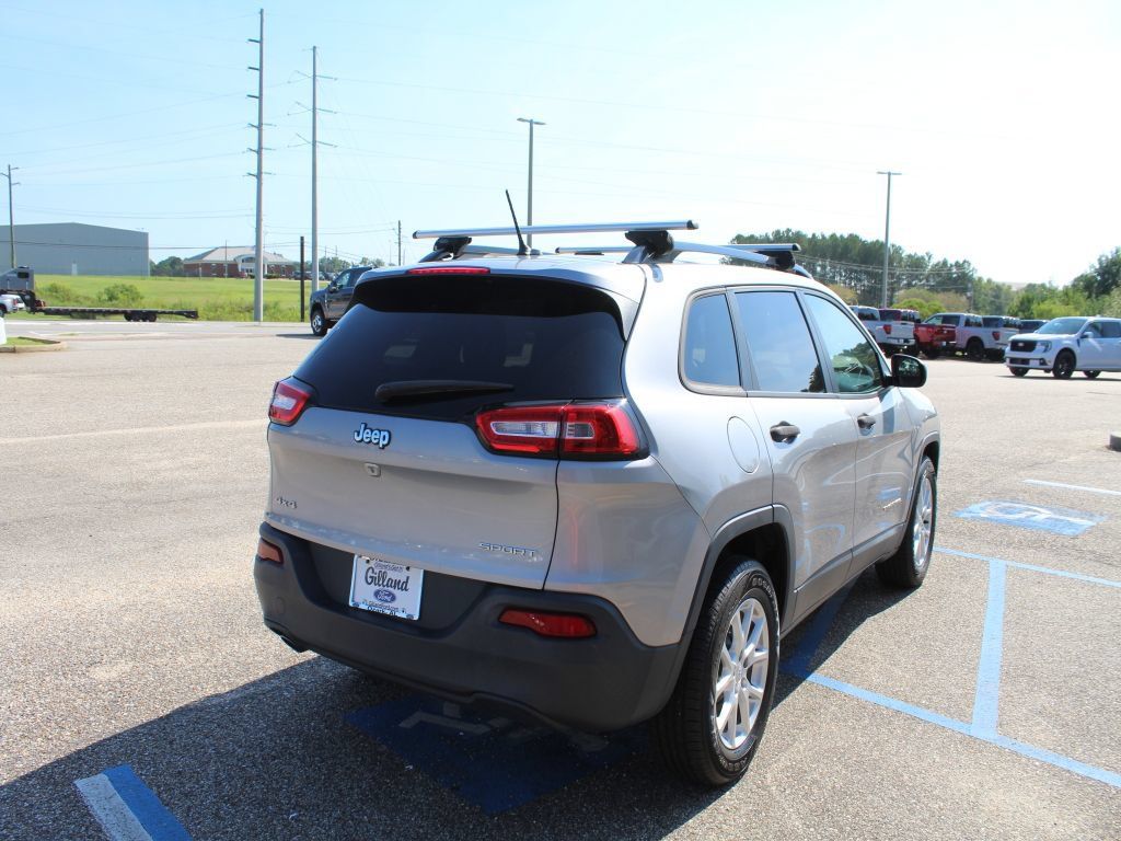 Used 2016 Jeep Cherokee Sport AWD/4WD image 4