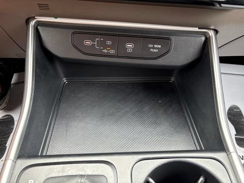 Used 2025 Kia Carnival FWD image 17