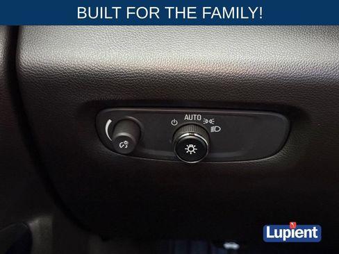 Used 2023 Chevrolet Traverse LT AWD/4WD image 28
