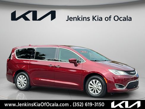 Used 2019 Chrysler Pacifica Touring Plus w/ Advanced Safetytec Group FWD image 1