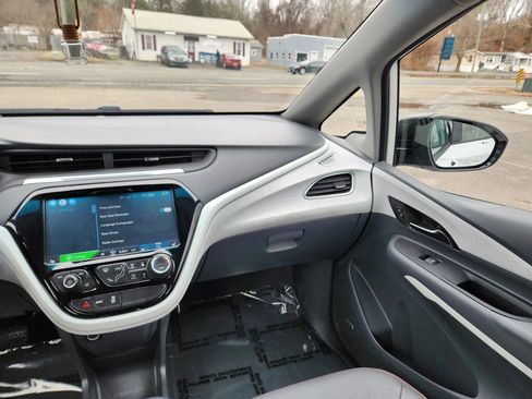 Used 2019 Chevrolet Bolt Premier w/ Infotainment Package image 29