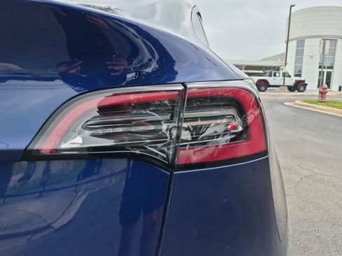 Used 2024 Tesla Model Y Long Range AWD/4WD image 27
