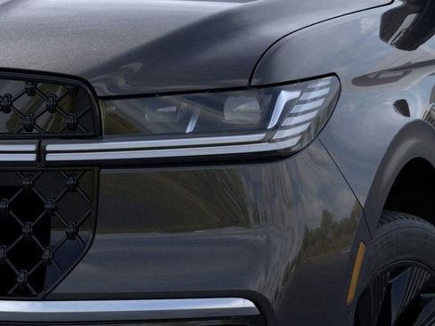 New 2026 Lincoln Navigator Reserve AWD/4WD image 18