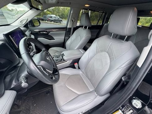 Used 2023 Toyota Highlander Platinum AWD/4WD image 17