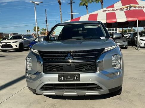 Used 2024 Mitsubishi Outlander SE FWD image 2