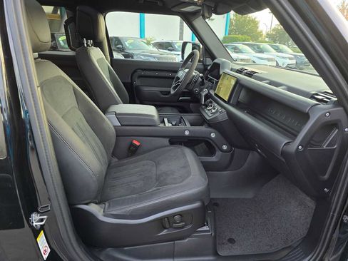 Certified 2024 Land Rover Defender 90 V8 image 11