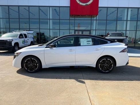 New 2026 Nissan Sentra SR image 2