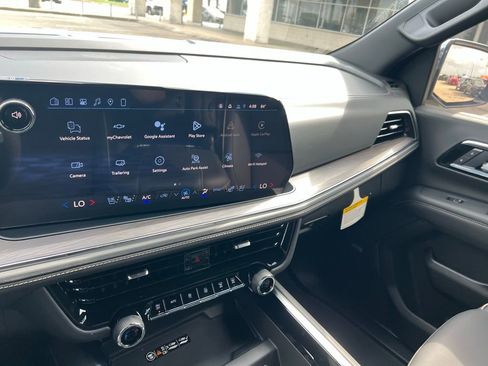 New 2026 Chevrolet Suburban Premier RWD image 33
