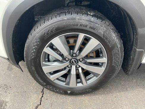 Used 2023 Nissan Pathfinder SL image 9