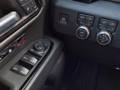 Used 2024 GMC Sierra 1500 AT4 w/ Technology Package AWD/4WD image 19