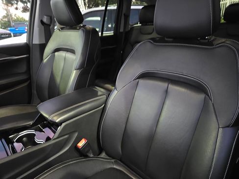 Used 2022 Jeep Grand Cherokee Limited image 18